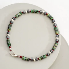 Pulsera turquesa y hematite con hilo de seda - hecho a mano