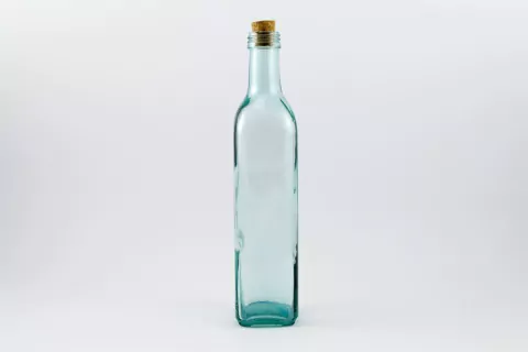 BOTELLA DE VIDRIO CUADRADA 500 CC CON CORCHO