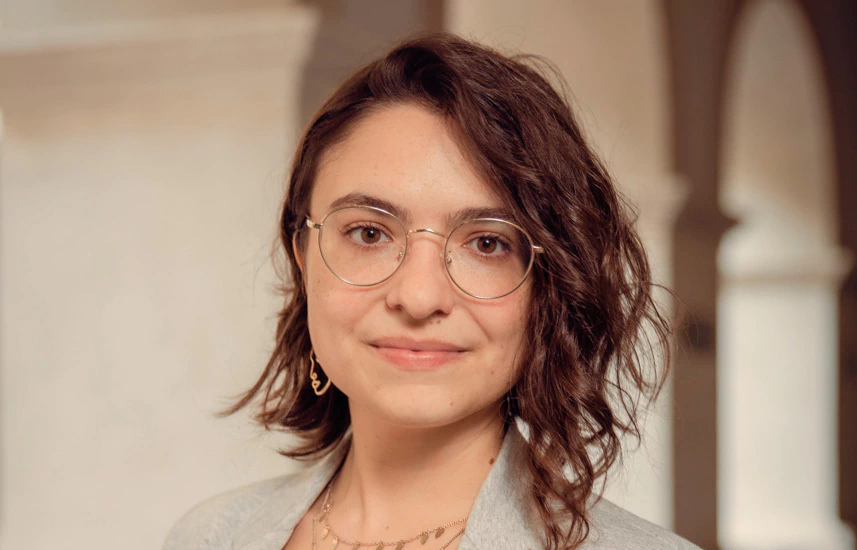 <b>Adriane Sanctis de Brito</b>, associada ao Departamento de História de Harvard e codiretora do Centro de Análise da Liberdade e do Autoritarismo (LAUT), é autora de Seeking Capture, Resisting Seizure (Max Planck, 2023), coautora de O caminho da autocracia (Tinta-da-China Brasil, 2023) e organizou, com Luciana Reis, o livro Direitas, radicalismos e as disputas pela linguagem de direitos no Brasil (FES/LAUT, 2024).