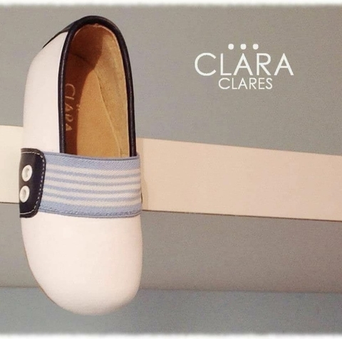 Calzado navy con detalle celeste y blanco