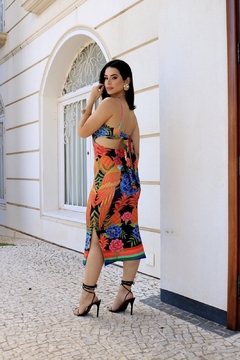 Vestido Mid malha canelada - fundo preto na internet