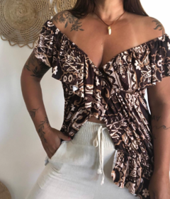 Blusa Bata/ tunica- fundo marrom - comprar online