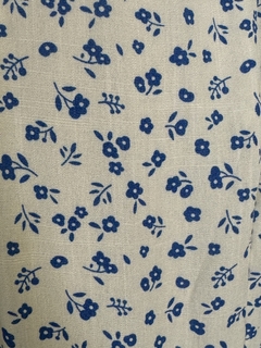 Vestido longo com alças reguláveis- fundo offwhite - comprar online