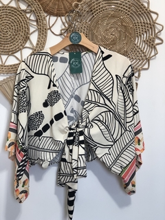 Cropped laço manga morcego - fundo offwhite - comprar online