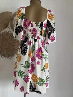 Vestido curto com mangas