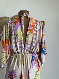 Vestido curto, manga morcego… - comprar online