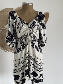 Imagem do Vestido curto com mangas e ajuste frontal ciganinha
