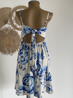 Vestido curto amarração nas costas - céu azul