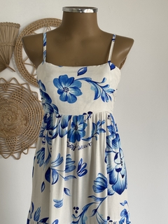 Vestido longo amarração nas costas - céu azul na internet