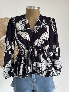 Blusa bata manga longa -preta com offwhite