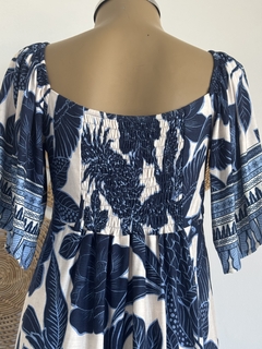 Vestido curto com mangas - comprar online