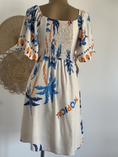 Vestido curto com mangas