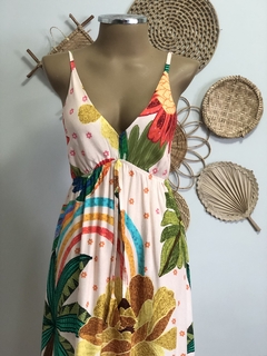 Vestido longo com alças reguláveis - fundo claro