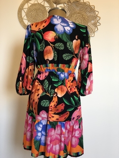 Vestido curto com mangas- floral na internet