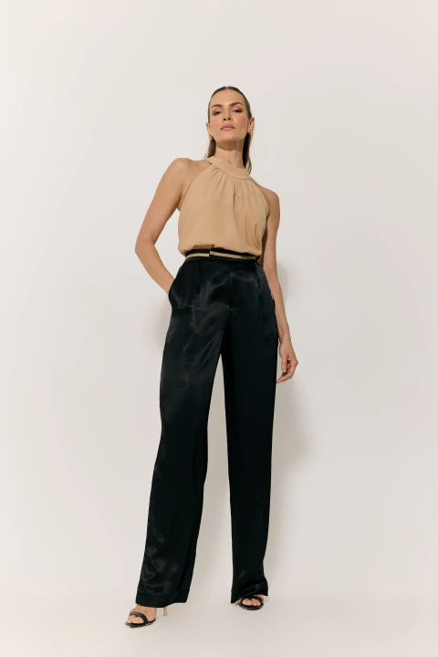 CAMISETA SUPERCAVA ASSIMÉTRICA.