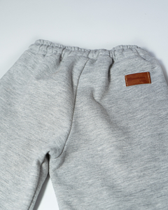 JOGGINS GREY FRIZADO - Manchitas