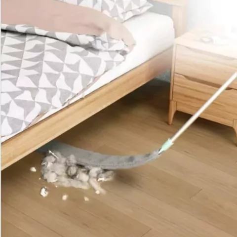 ESPANADOR COM CABO RETRÁTIL