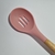 COLHER VAZADA DE SILICONE COM CABO DE MANDEIRA na internet