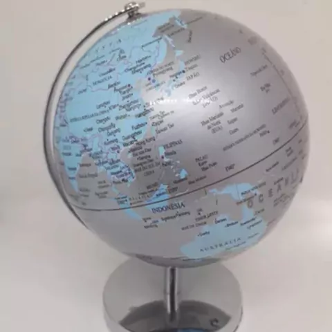 GLOBO TERRESTRE COM BASE