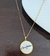 Colar Gargantilha Feminino com Pingente Madrepérola Redondo Manuscrito Gratidão Folheado Ouro 18K Antialérgico na internet
