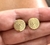 Par de Brincos Pingente Medalha Redonda Oração Pai Nosso Folheado Ouro 18k Antialérgico Pronta entrega - Store LVO