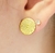 Par de Brincos Pingente Medalha Redonda Oração Pai Nosso Folheado Ouro 18k Antialérgico Pronta entrega