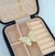 Imagem do Kit Colar e Brincos Borboleta Madrepérola Grande Folheado Ouro 18k Tendência Moda Feminino Presente