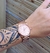 Kit Relógio Feminino Redondo Todo em Aço Inox Analógico Quartz Dourado Rose Gold +Pulseira e Brincos +Caixa Presente - comprar online
