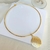 Colar Religioso Feminino Choker Aro Rigido Liso com Pingente Medalha Redonda Oração Pai Nosso Folheado Ouro