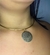Colar Religioso Feminino Choker Aro Rigido Liso com Pingente Medalha Redonda Oração Pai Nosso Folheado Ouro