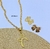 Kit Colar e Brincos Feminino Corrente Elo Português Grossa com Pingente Laço Delicado Folheado Ouro Dourado Luxo