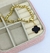 Pulseira Corrente Elos Veneziana Grossa Premium Folheado Ouro Dourado com Pingente Flor Trevo Inspiração Blogueira Virgínia