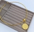 Imagem do Colar Choker feminino elo aro rígido Liso com Pingente Medalha São bento Gargantilha religiosa folheado ouro dourado lançamento 2025
