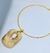 Colar Choker aro liso Rígido folheado ouro com Pingente pedra Madripérola retangular detalhe vazado Luxo Festa Tendência 2025 na internet