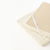 Colchón Pillow Top de látex natural de 6 cm, plegado, mostrando elásticos para sujetar y base 