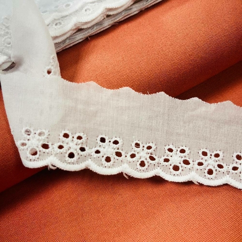 1 metro Bordado Inglês 100% Algodão B35 2,5cm