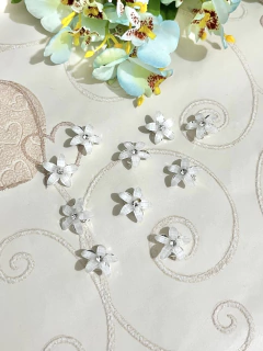 Mini Presilha Flor Branca para cachorro