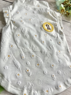Camiseta Regatinha Branca Borboleta Jardim para cachorro e gato na internet