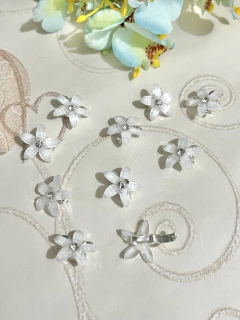 Mini Presilha Flor Branca para cachorro - comprar online