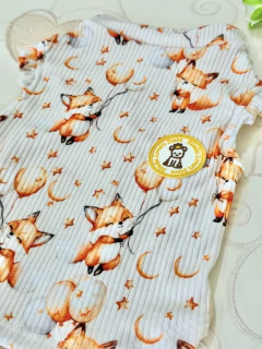 Camiseta Regatinha Raposinha Off White para cachorro e gato - comprar online