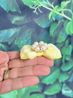 Laço Festa Amarelo Aplique em Pérolas para cachorro e gato na internet