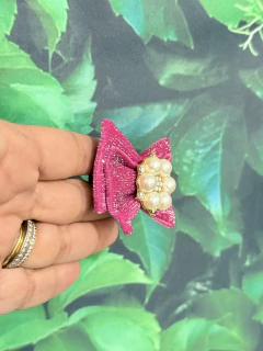 Laço Festa Rosa Aplique em Pérolas para cachorro e gato na internet