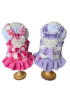 Jardineira Pelúcia Xadrez Pink para cachorro e gato na internet