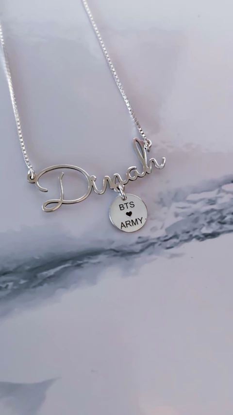 Colar Nome e pingente BTS e Army ( Joía sob encomenda: Verifique o prazo de produção antes de comprar)