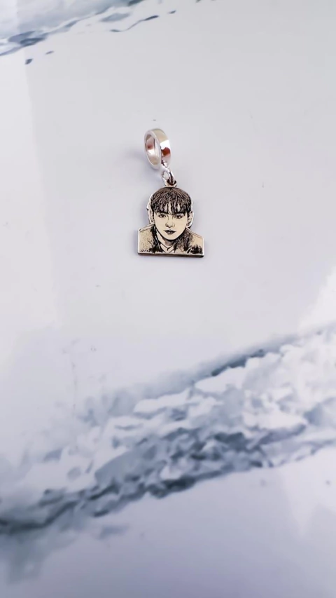 Berloque V (Pronta entrega) - comprar online