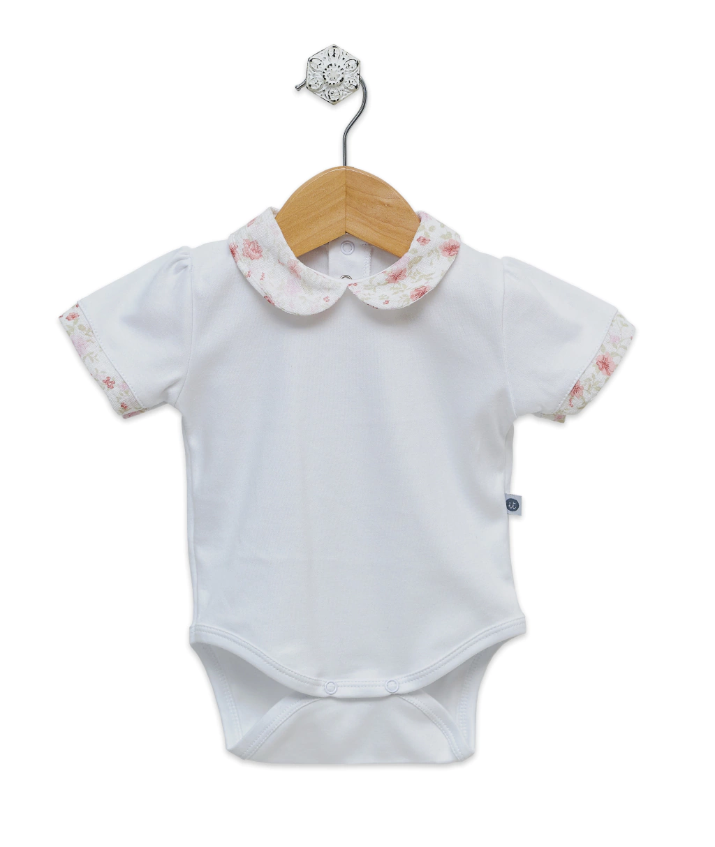 body combinado con gasa blanco con flores rosas