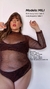 Body Catalina Microtull Cebra, un body con estampado de cebra en tonos marrones, ideal para un look moderno y atractivo. Modelo muestra la prenda con detalles de medidas.