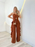 conjunto cropped  com babado e calça pantalona marrom claro