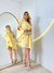 Vestido crepe musseline com detalhe de flor amarelo 