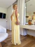 Vestido Longo Chiffon Plissado com Babado e Gola - Puro Charme Store - Loja de Roupa Feminina 
